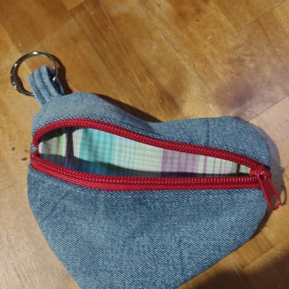 Handmade Upcycled Heart-Shaped Denim Purse 2 - Picture 4 of 4